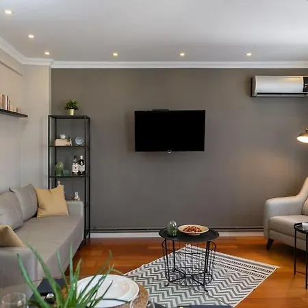 The Of The Bosphorus & Comfortable Apartment