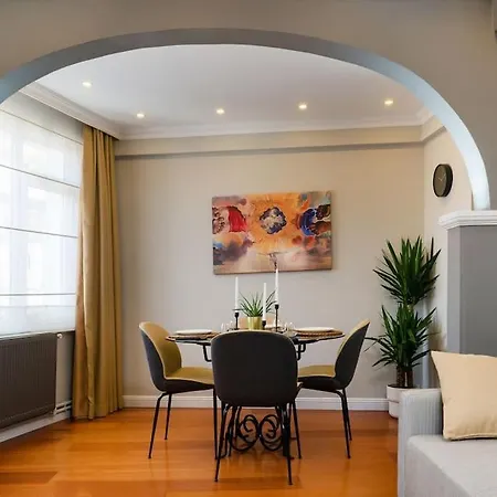 The Of The Bosphorus & Comfortable Apartmán *